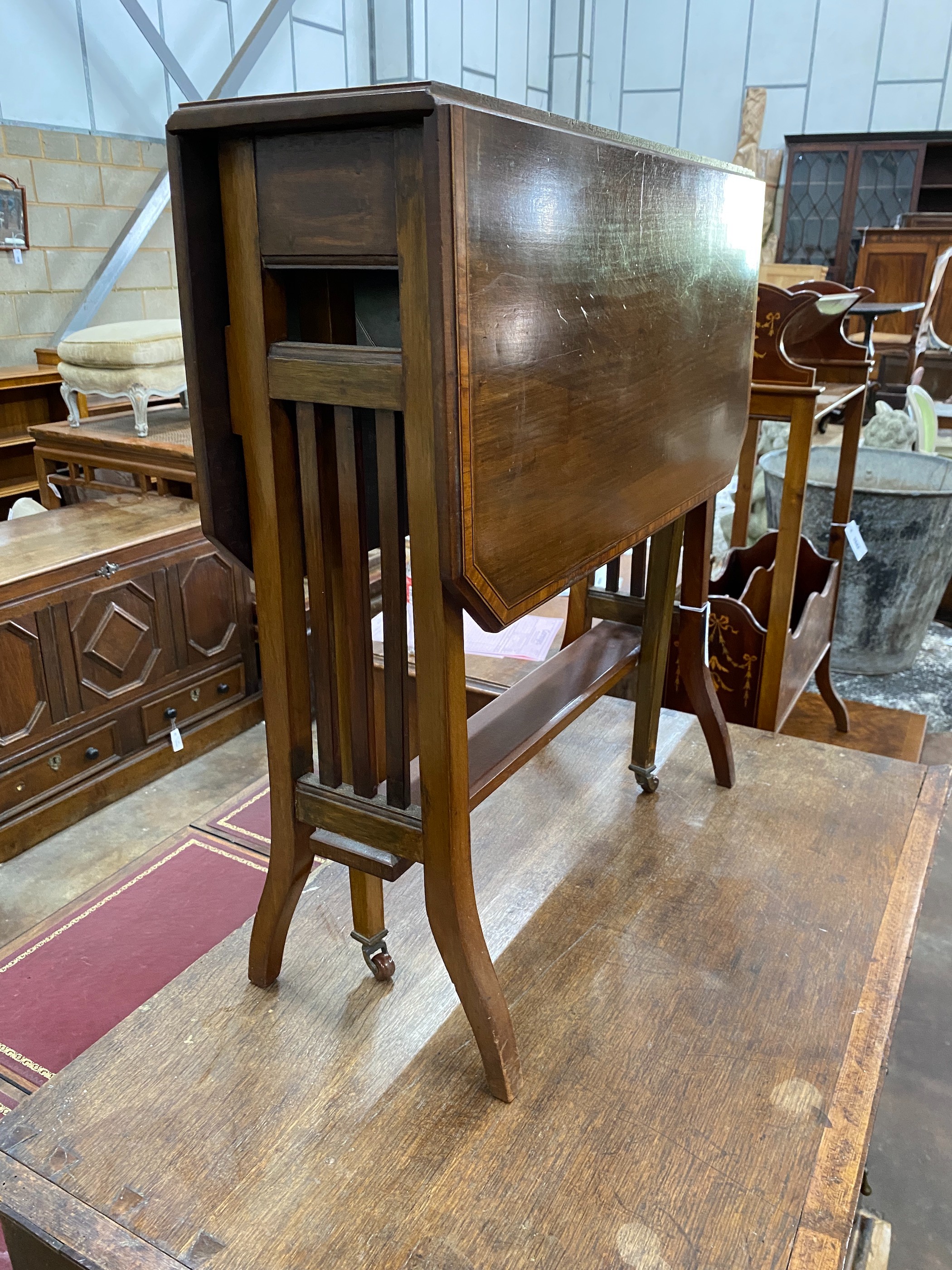 An Edwardian satinwood banded mahogany Sutherland table, width 60cm, depth 20cm, height 66cm